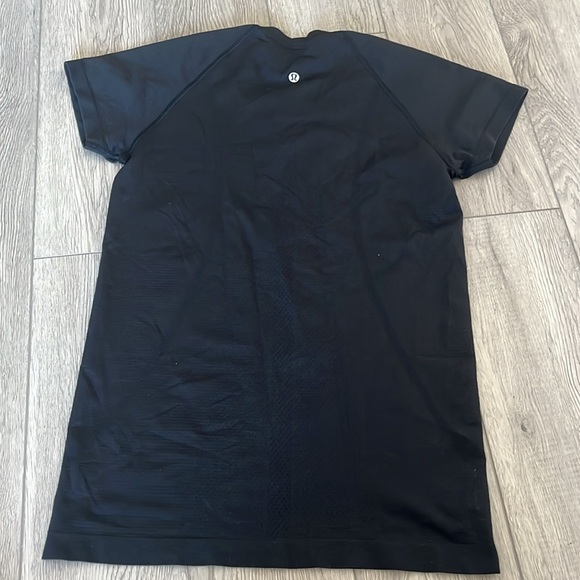lulemon athletica Swiftly Tech Short-Sleeve 2.0 Hip Length - Picture 4 of 5